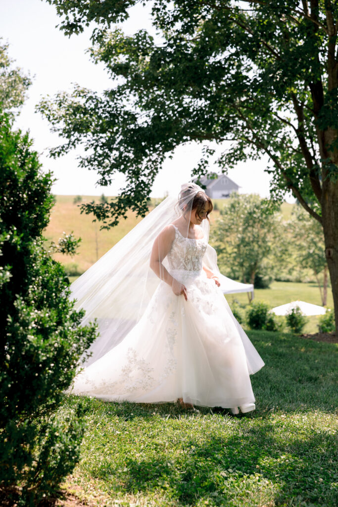 Bride Walking at Glen Ellen Farm Wedding | Virginia Wedding Photography by Rachel Yearick